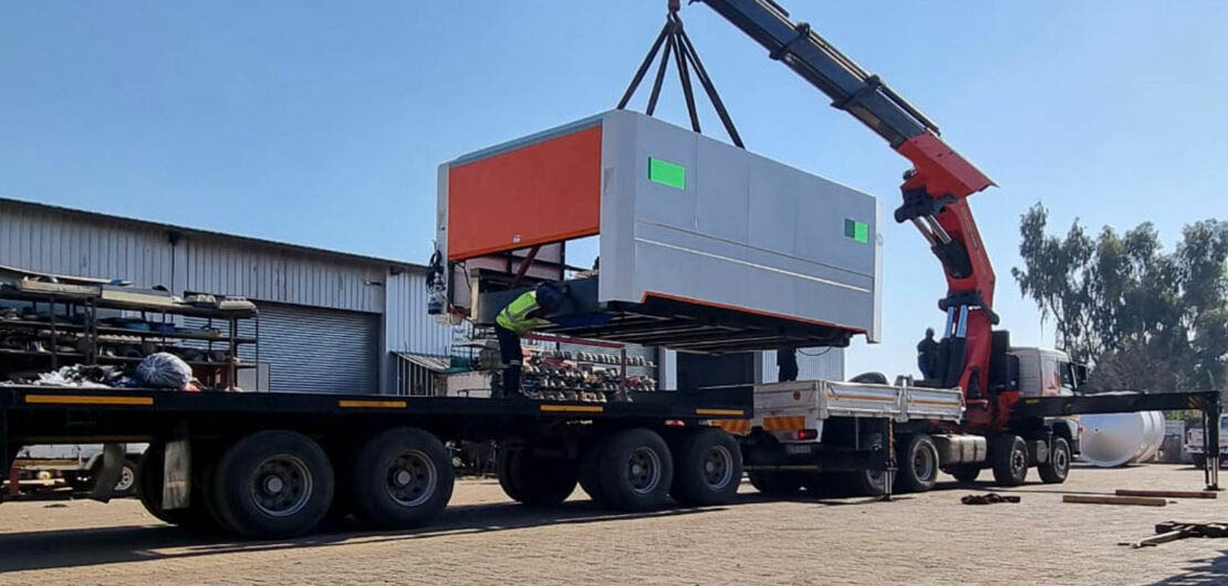 Heavy duty crane trucks