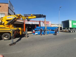 Heavy lift crane trucks