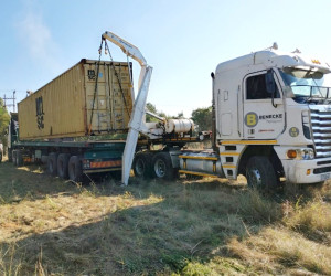 Sidelifter truck used for transporting loaded containers Sidelifter